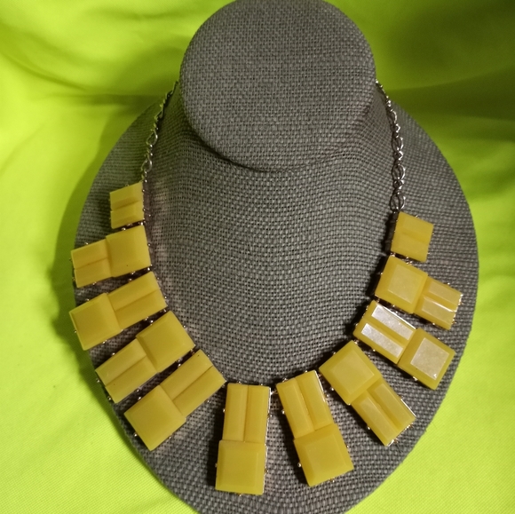 kate spade Jewelry - Kate spade bright yellow runway statement necklace